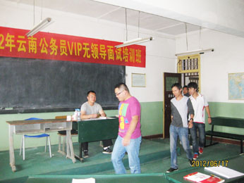 航帆培訓(xùn)2012年云南省公務(wù)員面試培訓(xùn)學(xué)員進(jìn)場入座